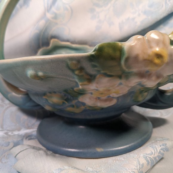 Americana History Vintage Roseville Pottery White Rose On Blue Basket #362-8 - Picture 7 of 10